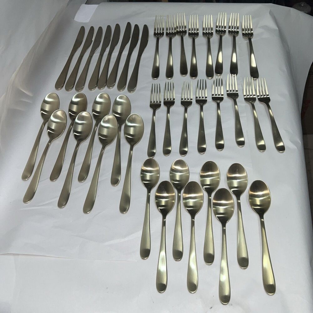 Cambridge Stainless BEACON GOLD Satin Service for Eight - 40 pc Set N/O